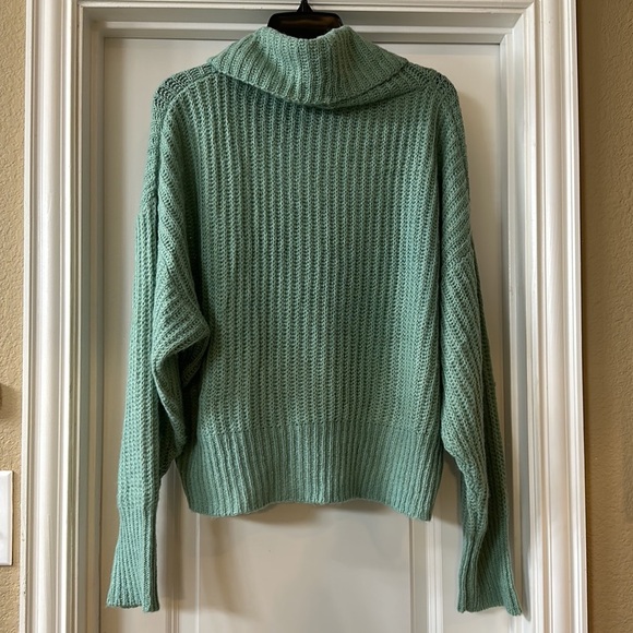 ELAN Cowl Neck Sweater *Light Green Chunky but light * Medium - Picture 4 of 9